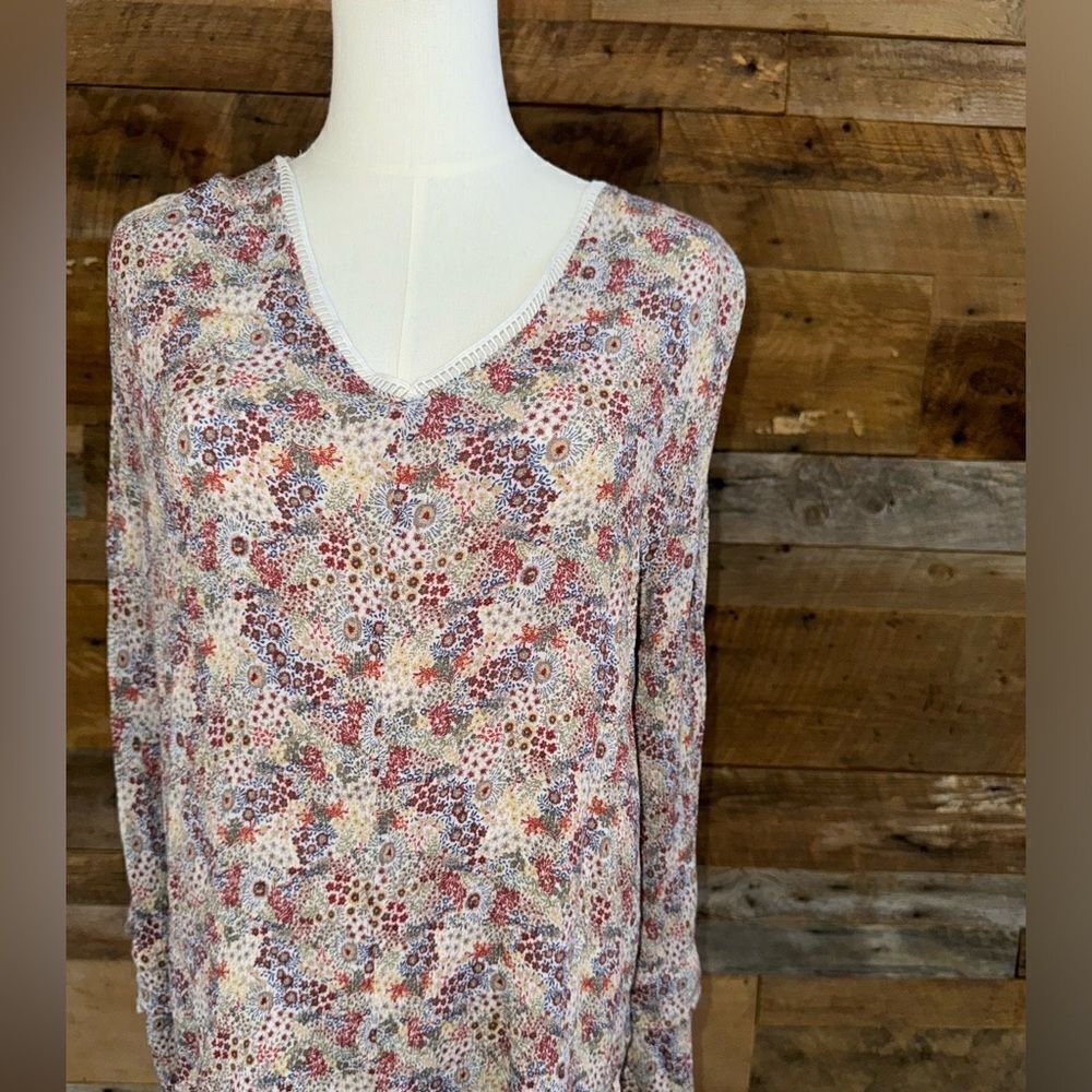 Anthropologie Everleigh long sleeve Beige Floral Tiered Sleeve Blouse EUC SZ L